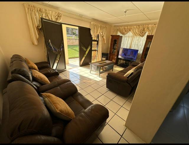 4 BEDROOM FREEHOLD FOR SALE IN EASTWOOD